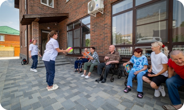 Одиночество пожилых: как помочь близкому человеку обрести радость жизни